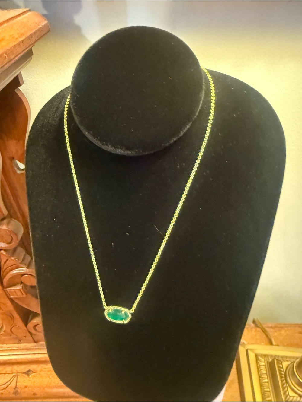 Kendra Scott Elisa 14K Gold Pendant Necklace in Emerald Cat’s Eye - Picture 6 of 12